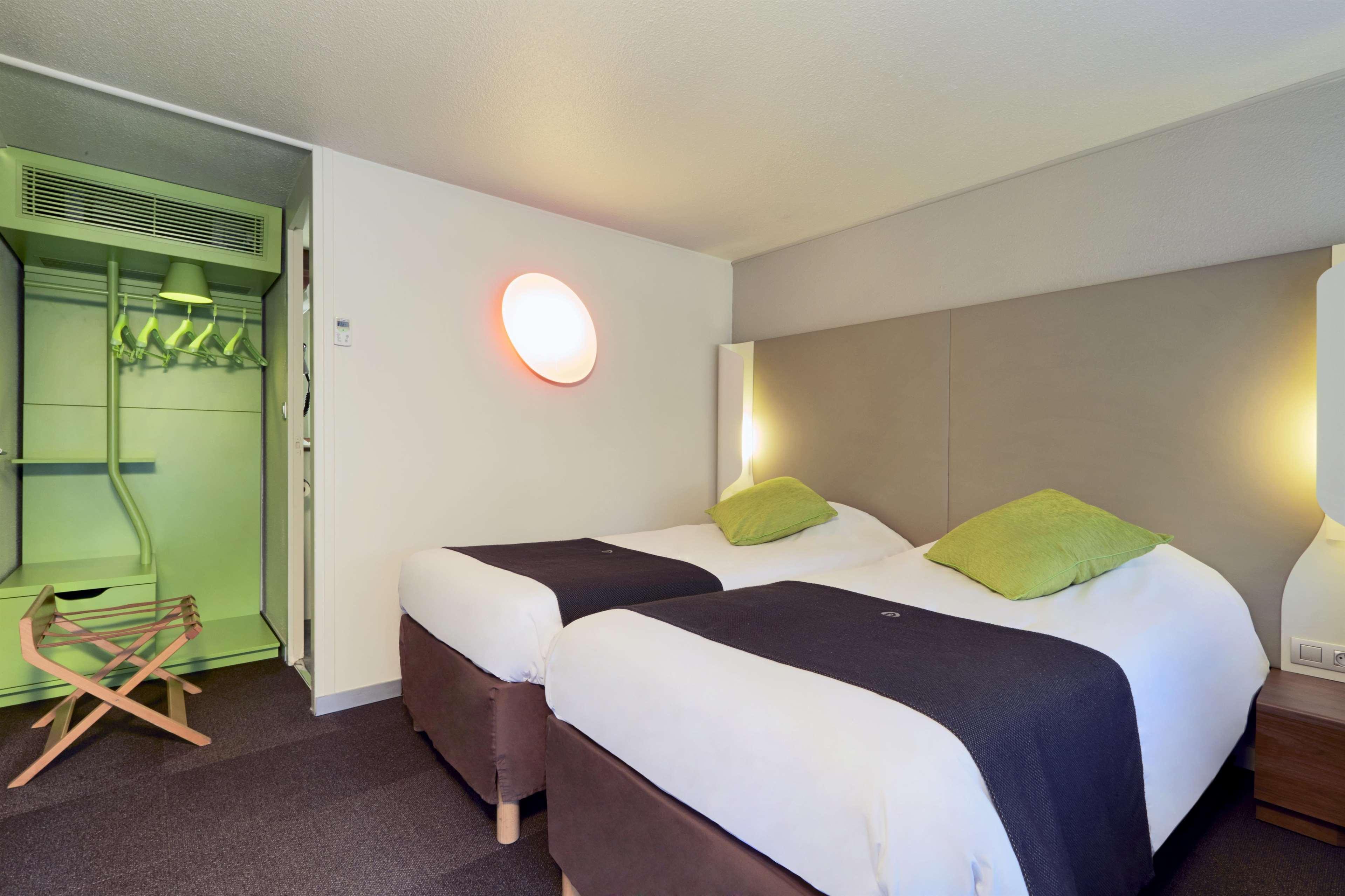 Campanile Chambery Hotel Exterior photo