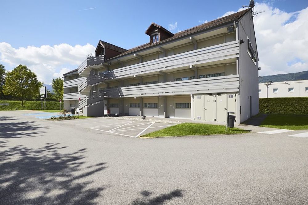 Campanile Chambery Hotel Exterior photo